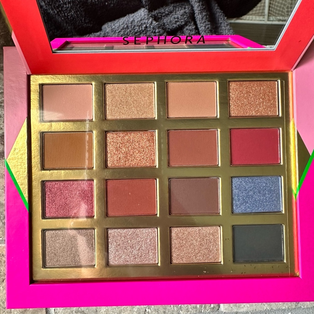 Merry & Bright Eyeshadow Palette